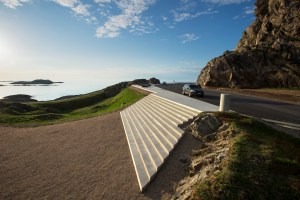 Raste- og utsiktsplassen Kleivodden ved Nasjonal turistveg Andøya. Arkitekt:  Inge Dahlman, Landskapsfabrikken. ©Foto: Roger Ellingsen / Statens vegvesen